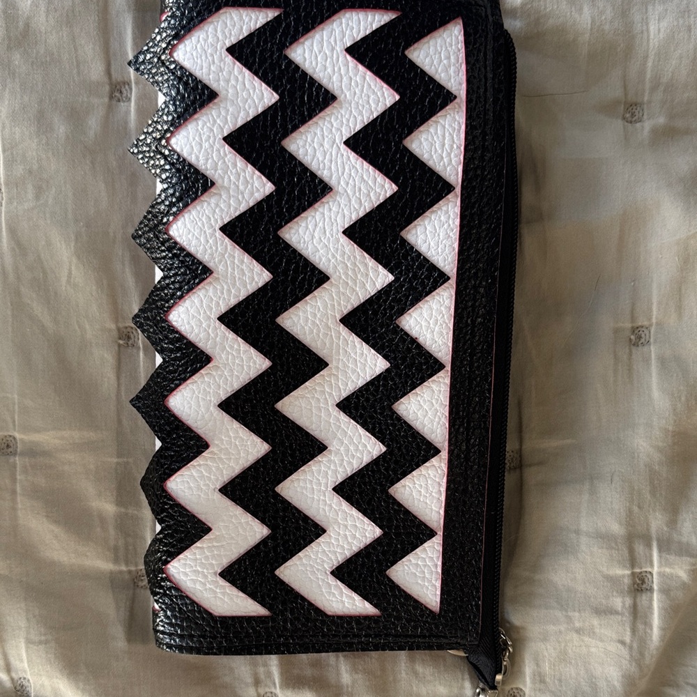 Black and White Zigzag Women's Bag - NEW